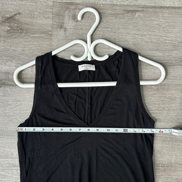 Women’s Black Aritzia Babaton Sleeveless V-Neck tank Top size xs - Picture 3 of 4
